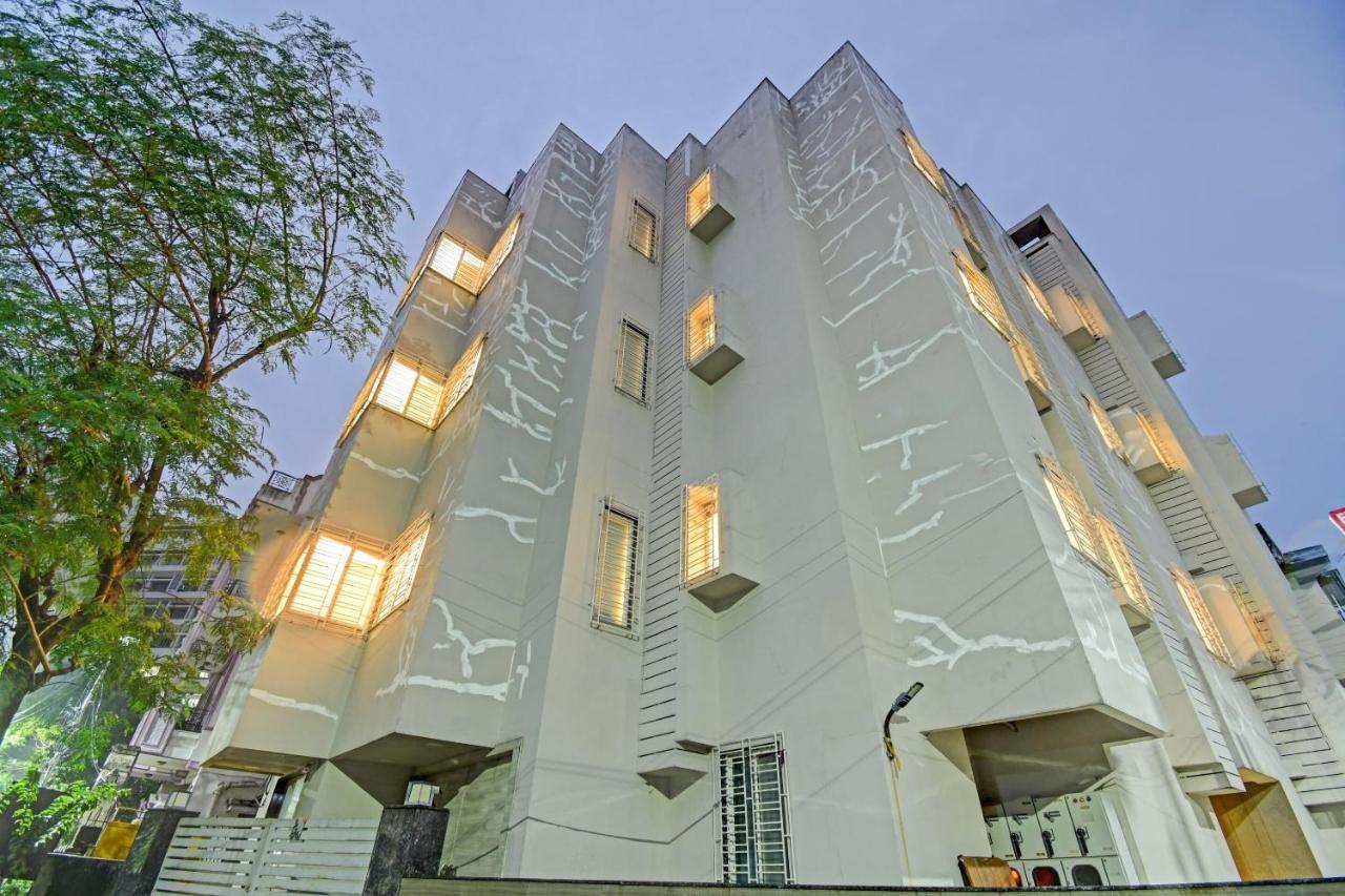 Super Townhouse Hotel All In One Near City Centre Salt Lake Salt Lake City ภายนอก รูปภาพ