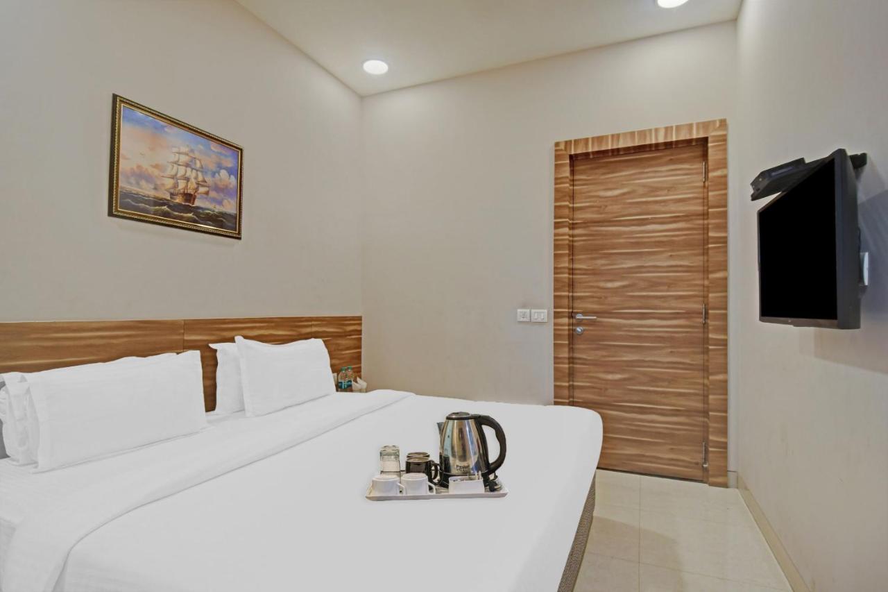 Super Townhouse Hotel All In One Near City Centre Salt Lake Salt Lake City ภายนอก รูปภาพ