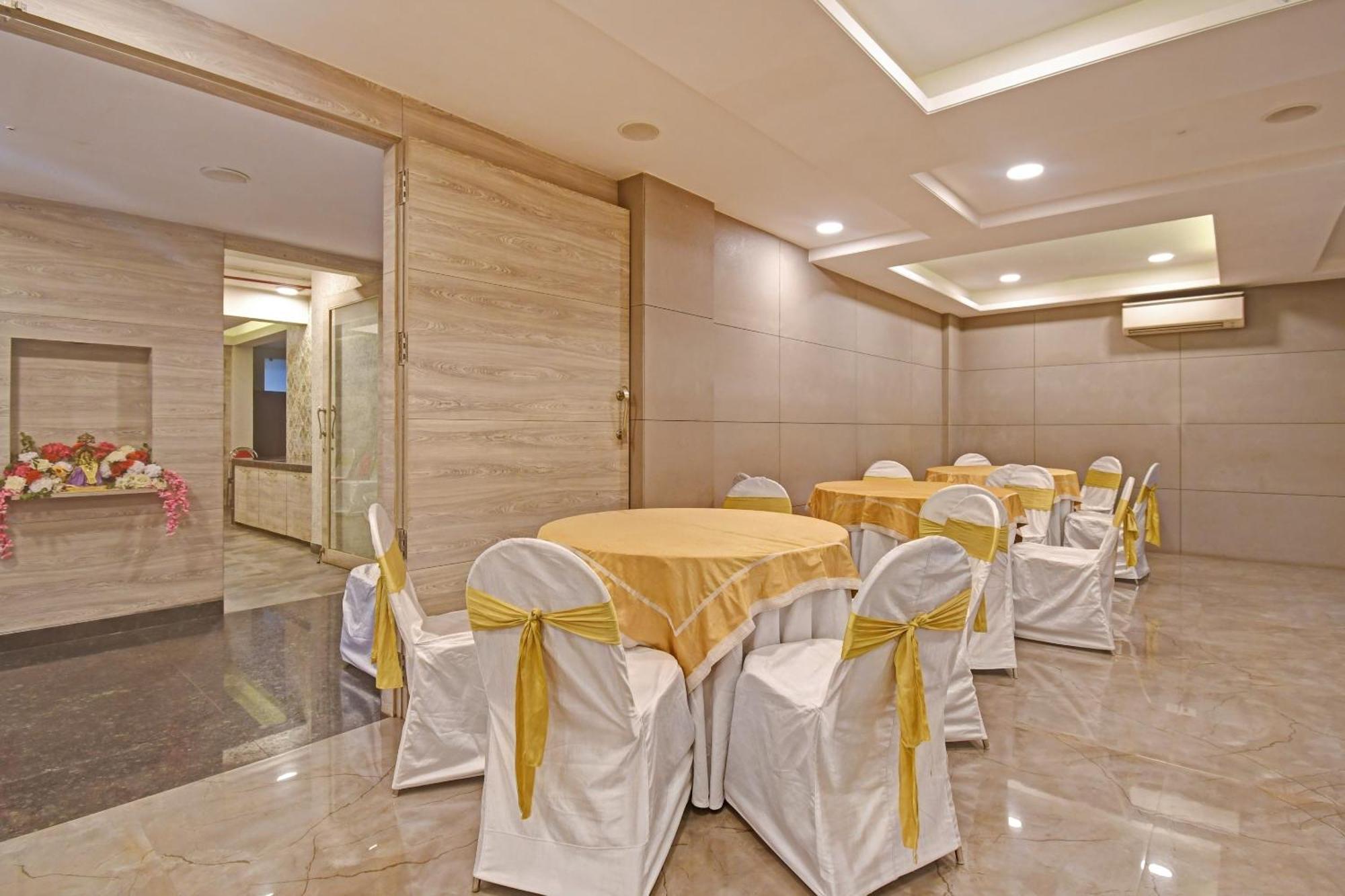Super Townhouse Hotel All In One Near City Centre Salt Lake Salt Lake City ภายนอก รูปภาพ