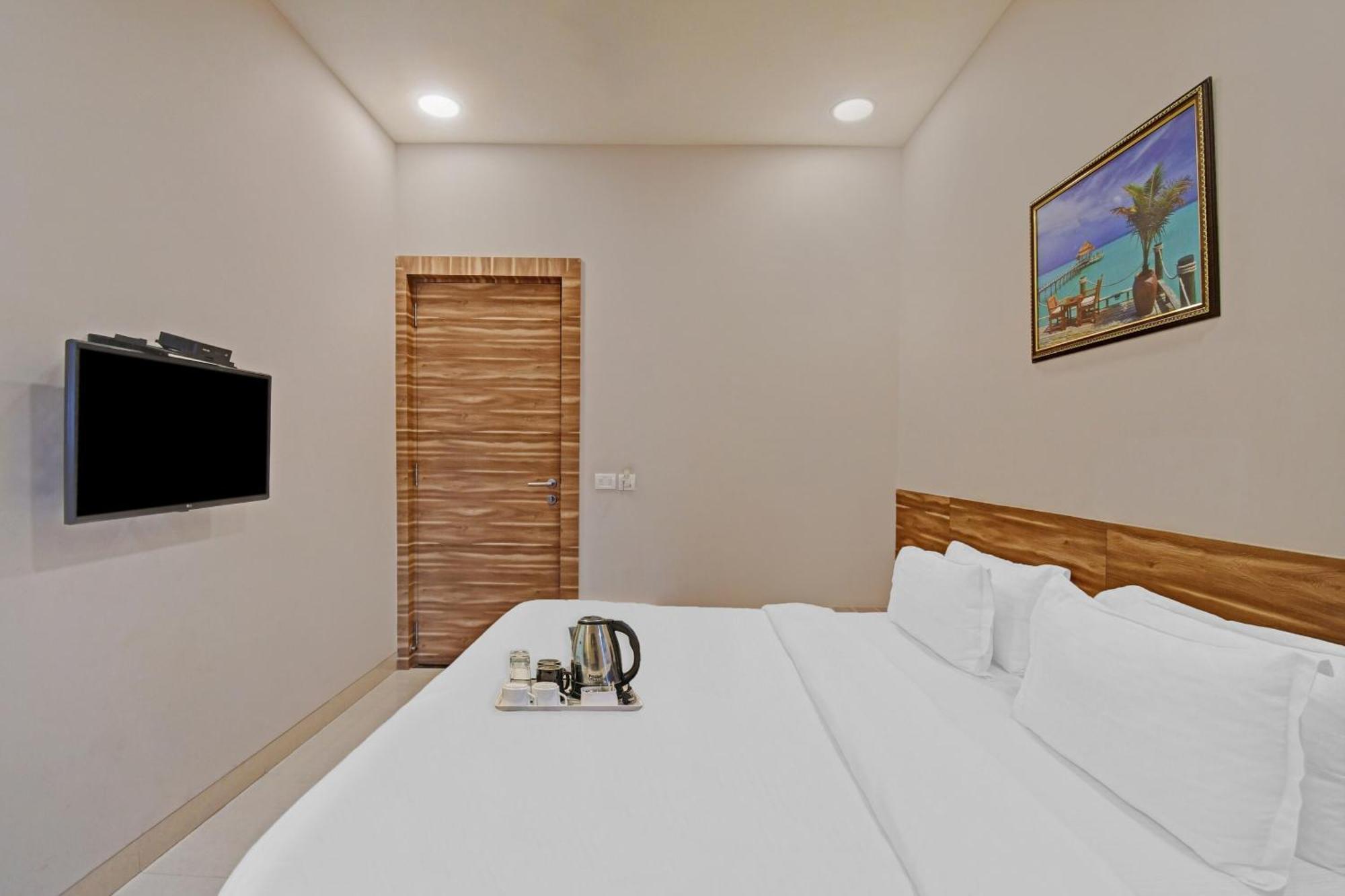 Super Townhouse Hotel All In One Near City Centre Salt Lake Salt Lake City ภายนอก รูปภาพ
