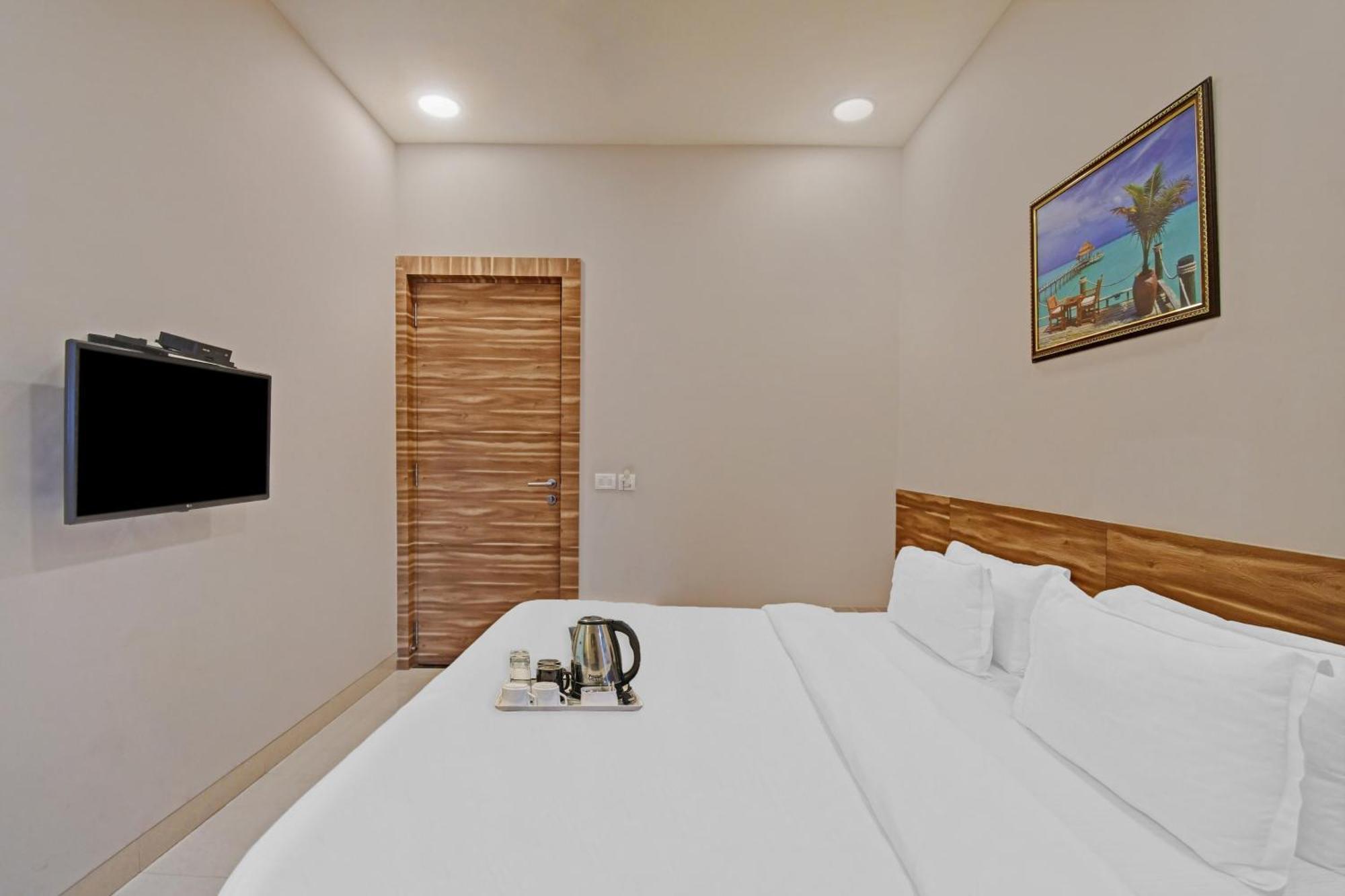Super Townhouse Hotel All In One Near City Centre Salt Lake Salt Lake City ภายนอก รูปภาพ